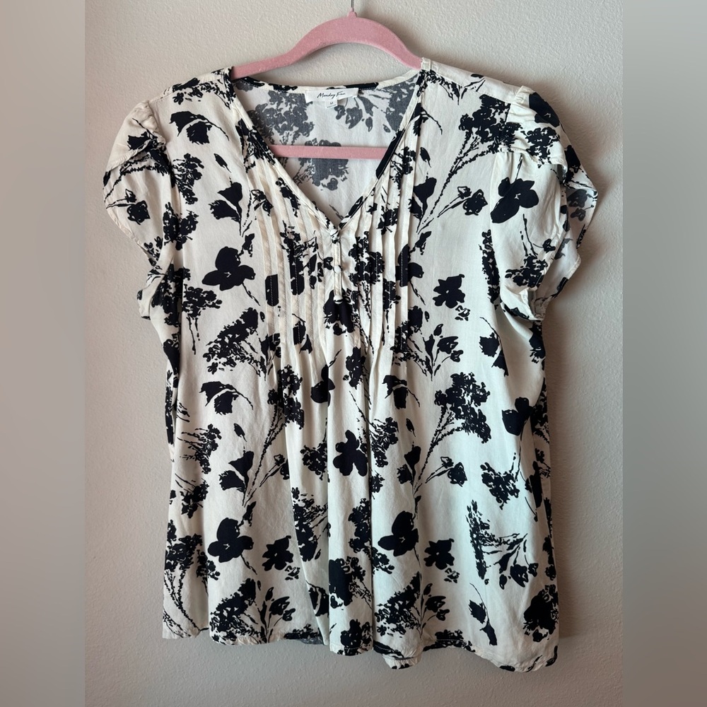 Monday Fun Black and Cream Relaxed Flutter Sleeve Blouse